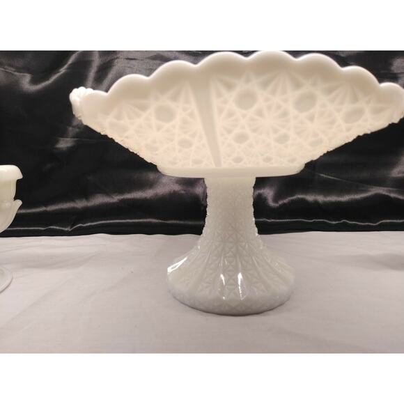 Vtg Fenton Daisy and Button Console Bowl Set With 2 Double Light Candlesticks - Picture 7 of 12